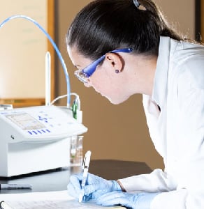 Justine-Blog-1Top 5 Reasons  Why You Should Move  to Automated Titration - Blog